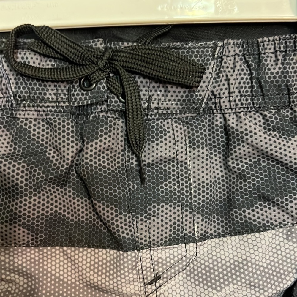 Boys size 5 swimsuits with liners - Picture 4 of 5